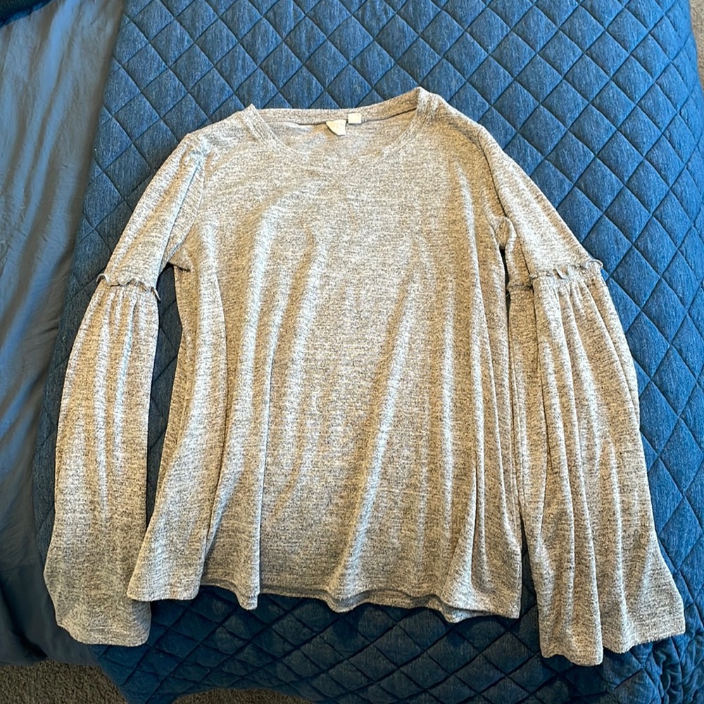 Grey Gap Bell Sleeve Top size M